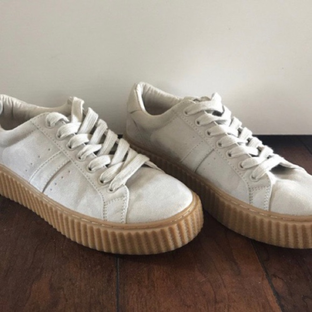 Women’s size 7.5 tan puma shoes